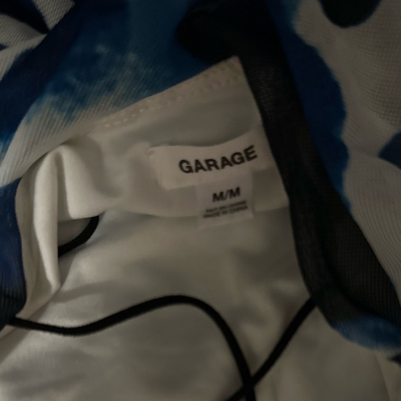 Garage Printed Mini Dress
Stretchy Mesh Material
Low Back
Like New Condition - Picture 4 of 5